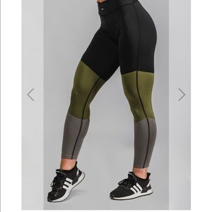 NWT Flag nor Fail leggings